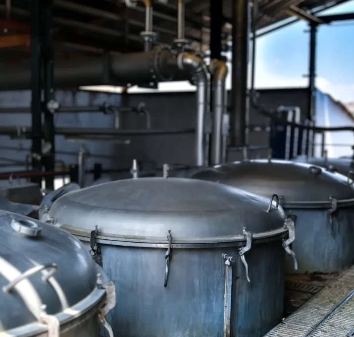 Cuves industrielles en inox pour extraction d'huiles essentielles et distillation d'ingrédients naturels
